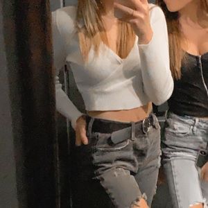 white long sleeve crop top